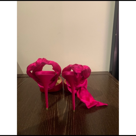 CHRISTIAN LOUBOUTIN
Douce du Desert 100 Satin Rose Pump 39 - Picture 9 of 10